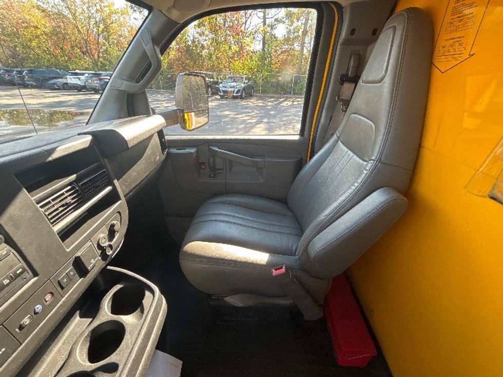 Light Duty Box Truck-Light and Medium Duty Trucks-GMC-2021-Savana G33903-Middlefield-OH-84,003\n\t\tmiles-$ 26,500 - Image 18