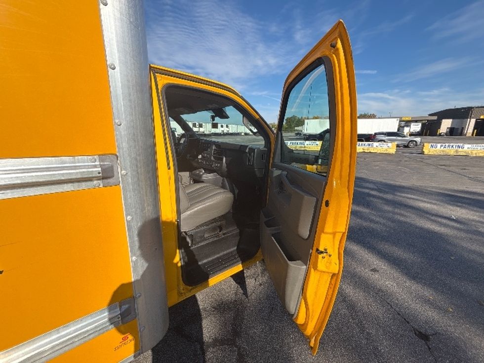 Light Duty Box Truck-Light and Medium Duty Trucks-GMC-2021-Savana G33903-Middlefield-OH-84,003\n\t\tmiles-$ 26,500 - Image 19