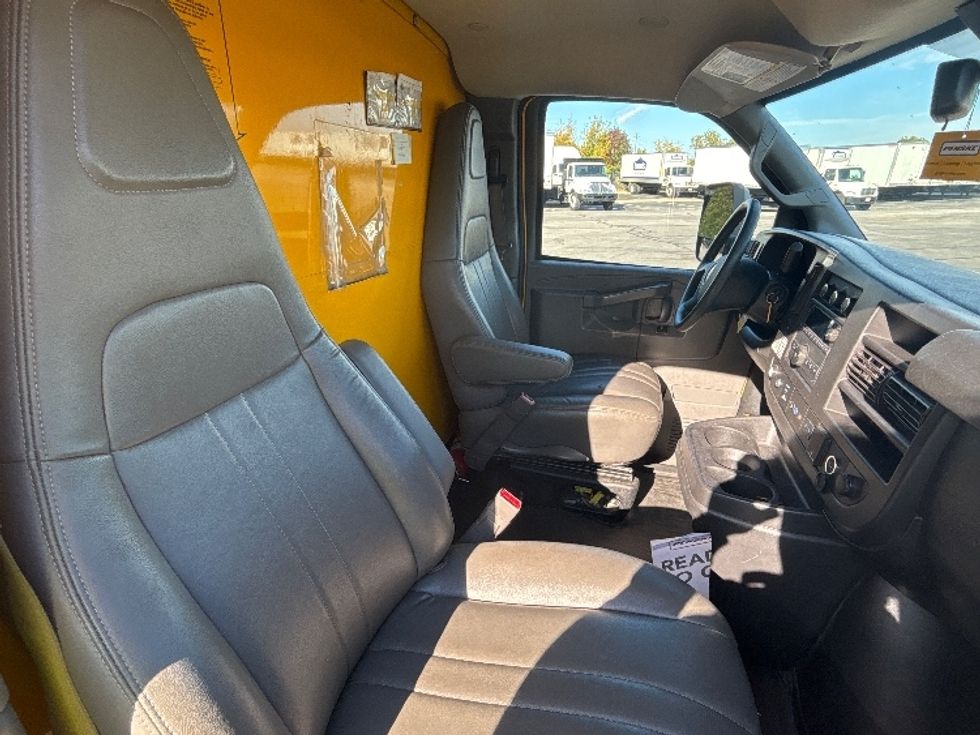 Light Duty Box Truck-Light and Medium Duty Trucks-GMC-2021-Savana G33903-Middlefield-OH-84,003\n\t\tmiles-$ 26,500 - Image 21