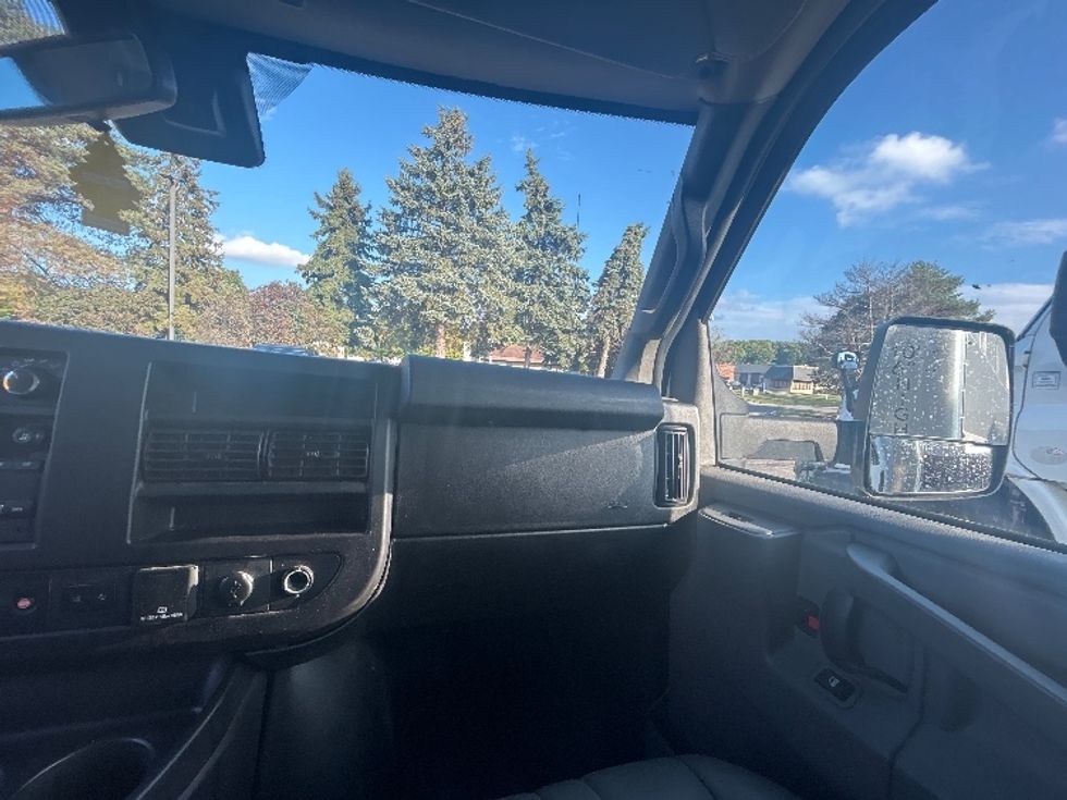 Light Duty Box Truck-Light and Medium Duty Trucks-GMC-2021-Savana G33903-Middlefield-OH-86,057\n\t\tmiles-$ 30,750 - Image 21