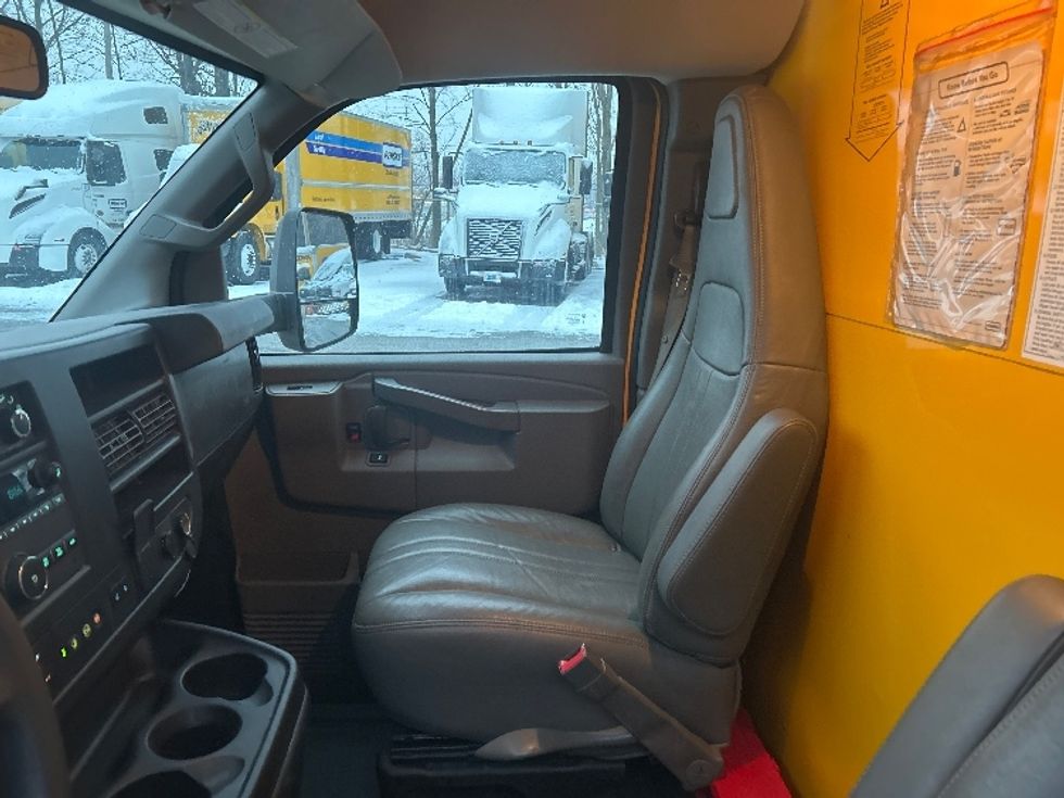 Light Duty Box Truck-Light and Medium Duty Trucks-GMC-2021-Savana G33903-Middlefield-OH-87,179\n\t\tmiles-$ 27,750 - Image 16