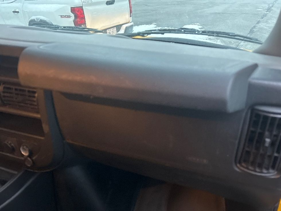 Light Duty Box Truck-Light and Medium Duty Trucks-GMC-2021-Savana G33903-Middlefield-OH-87,179\n\t\tmiles-$ 27,750 - Image 18