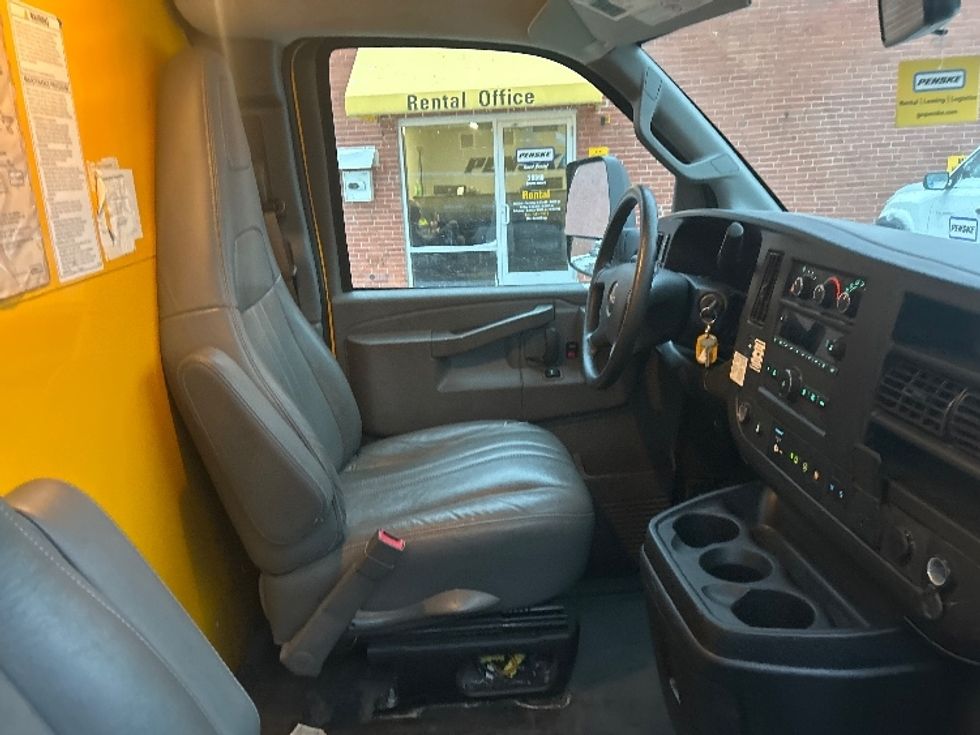 Light Duty Box Truck-Light and Medium Duty Trucks-GMC-2021-Savana G33903-Middlefield-OH-87,179\n\t\tmiles-$ 27,750 - Image 19