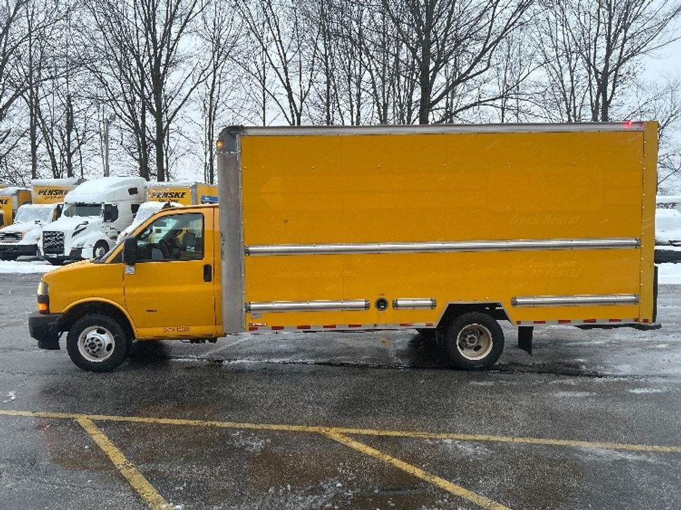 Light Duty Box Truck-Light and Medium Duty Trucks-GMC-2021-Savana G33903-Middlefield-OH-87,179\n\t\tmiles-$ 27,750 - Image 4