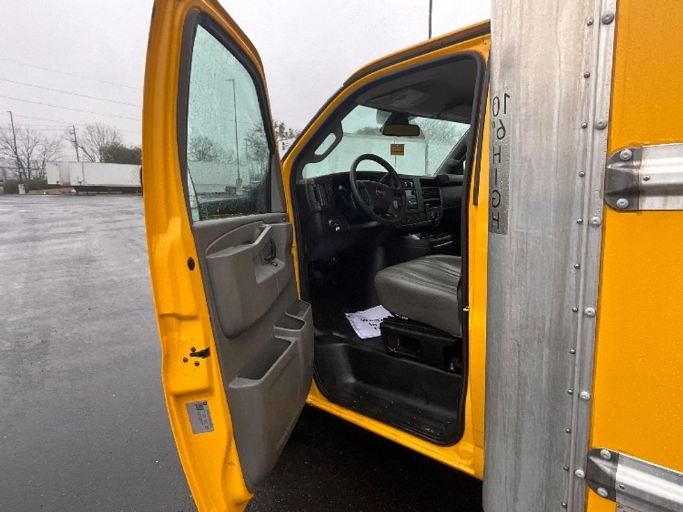 Light Duty Box Truck-Light and Medium Duty Trucks-GMC-2021-Savana G33903-Middlefield-OH-90,023\n\t\tmiles-$ 27,250 - Image 15
