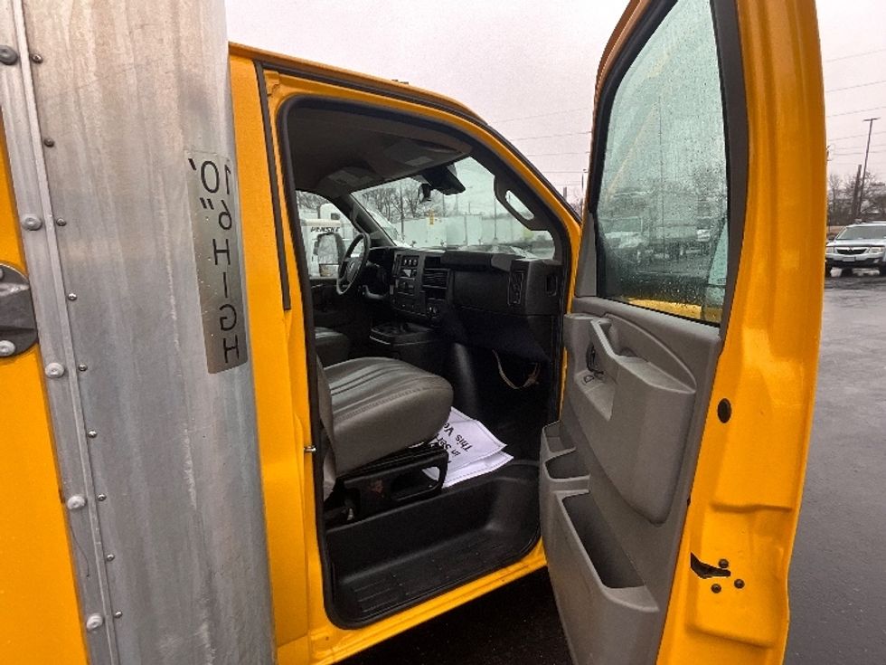 Light Duty Box Truck-Light and Medium Duty Trucks-GMC-2021-Savana G33903-Middlefield-OH-90,023\n\t\tmiles-$ 27,250 - Image 19