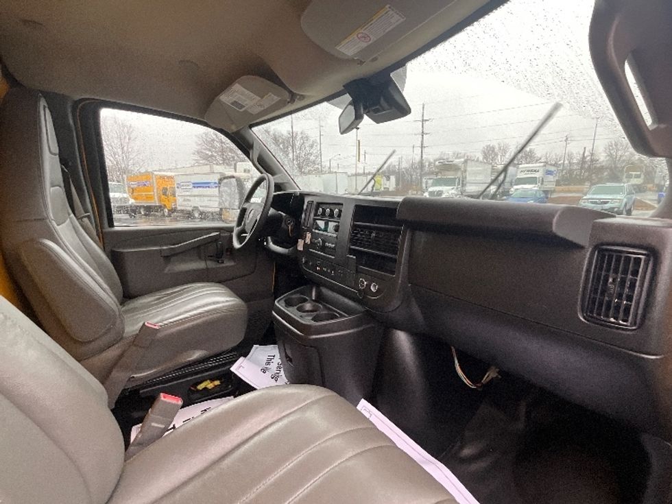 Light Duty Box Truck-Light and Medium Duty Trucks-GMC-2021-Savana G33903-Middlefield-OH-90,023\n\t\tmiles-$ 27,250 - Image 21