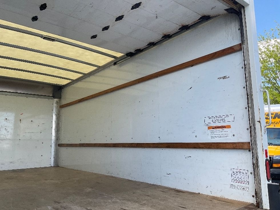 Light Duty Box Truck-Light and Medium Duty Trucks-GMC-2021-Savana G33903-Middlefield-OH-94,916\n\t\tmiles-$ 25,750 - Image 11