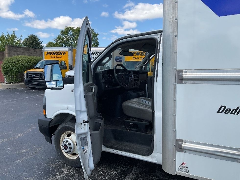 Light Duty Box Truck-Light and Medium Duty Trucks-GMC-2021-Savana G33903-Middlefield-OH-94,916\n\t\tmiles-$ 25,750 - Image 15