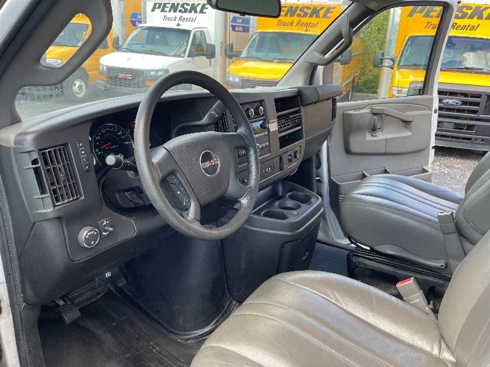 Light Duty Box Truck-Light and Medium Duty Trucks-GMC-2021-Savana G33903-Middlefield-OH-94,916\n\t\tmiles-$ 25,750 - Image 16