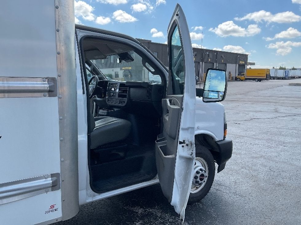 Light Duty Box Truck-Light and Medium Duty Trucks-GMC-2021-Savana G33903-Middlefield-OH-94,916\n\t\tmiles-$ 25,750 - Image 18