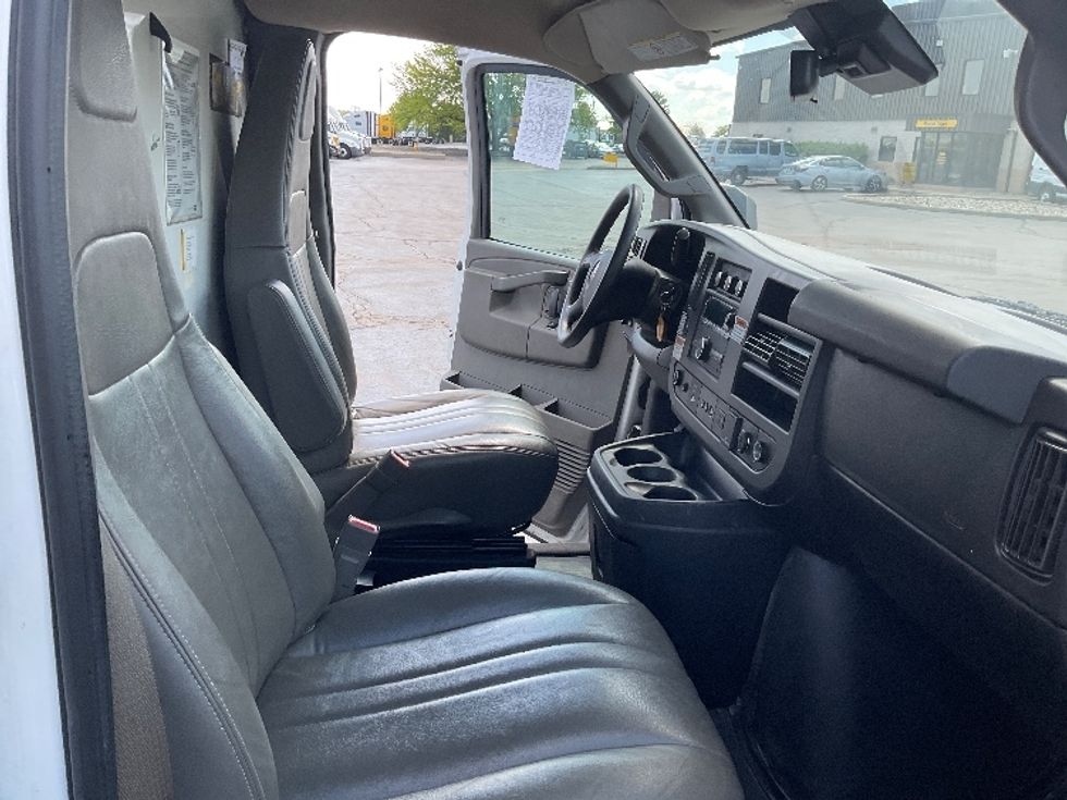 Light Duty Box Truck-Light and Medium Duty Trucks-GMC-2021-Savana G33903-Middlefield-OH-94,916\n\t\tmiles-$ 25,750 - Image 20