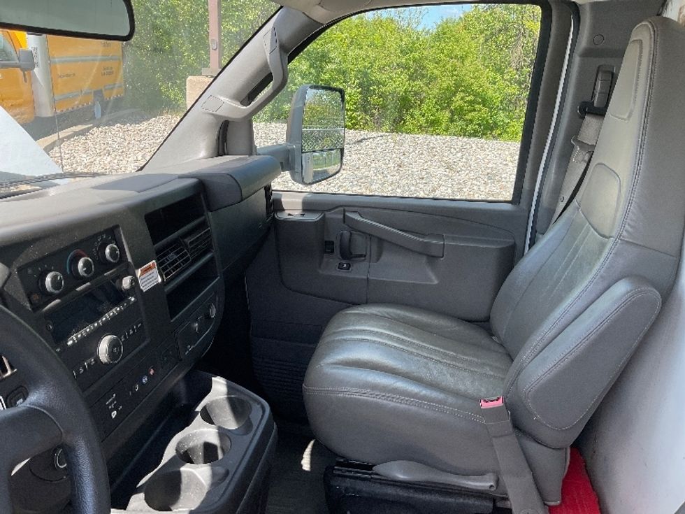 Light Duty Box Truck-Light and Medium Duty Trucks-GMC-2021-Savana G33903-Middlefield-OH-94,916\n\t\tmiles-$ 25,750 - Image 23