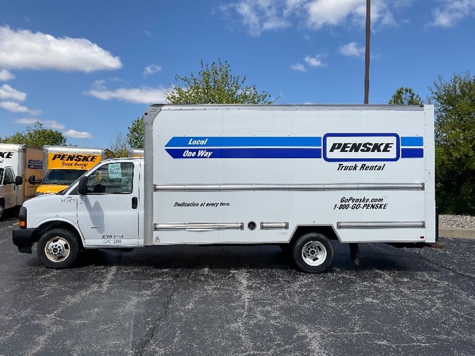Light Duty Box Truck-Light and Medium Duty Trucks-GMC-2021-Savana G33903-Middlefield-OH-94,916\n\t\tmiles-$ 25,750 - Image 4