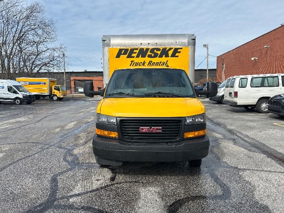 2021 Gmc Savana 3500 Cutaway photo 2
