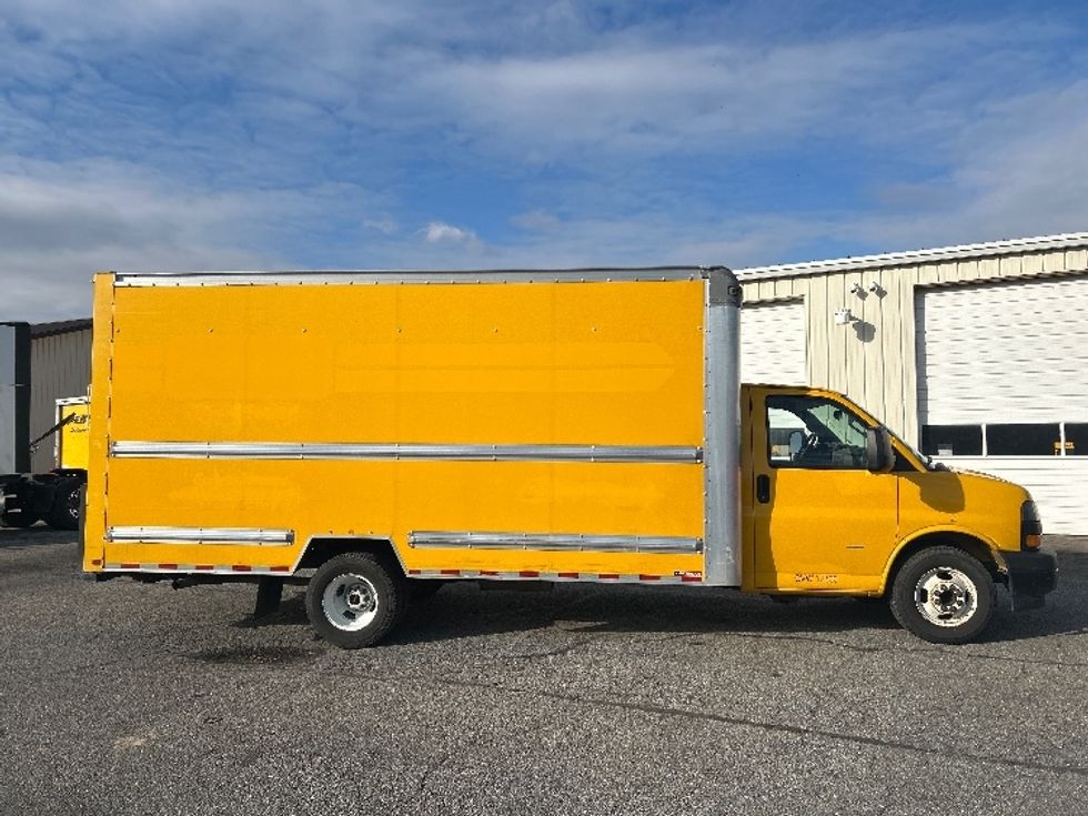 Light Duty Box Truck-Light and Medium Duty Trucks-GMC-2021-Savana G33903-Milford-DE-93,669\n\t\tmiles-$ 26,500 - Image 14
