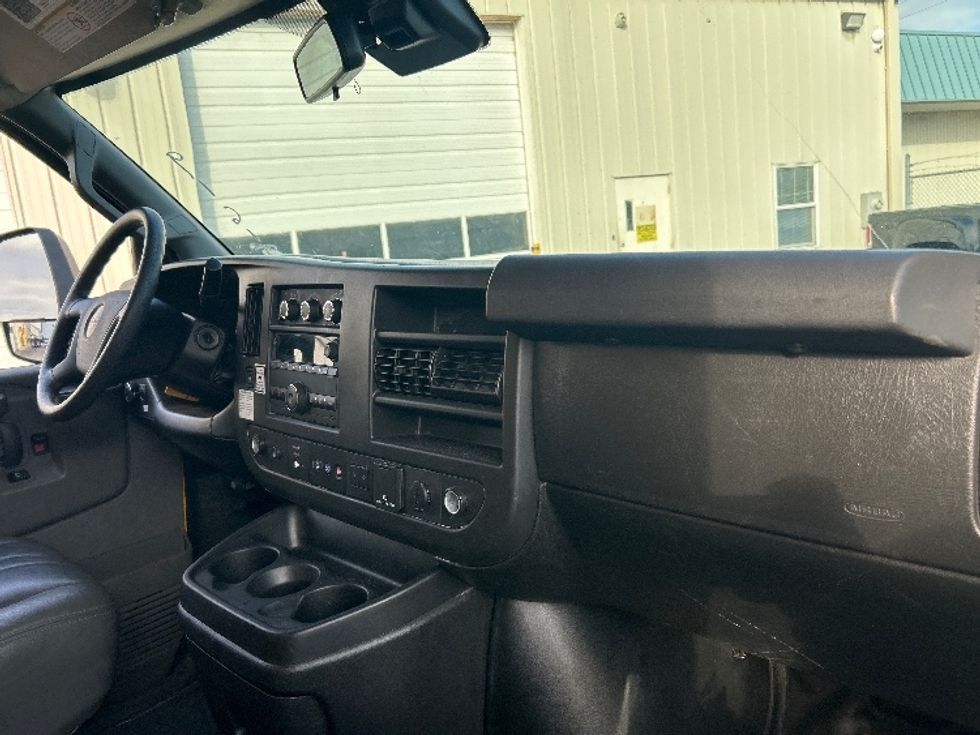 Light Duty Box Truck-Light and Medium Duty Trucks-GMC-2021-Savana G33903-Milford-DE-93,669\n\t\tmiles-$ 26,500 - Image 21