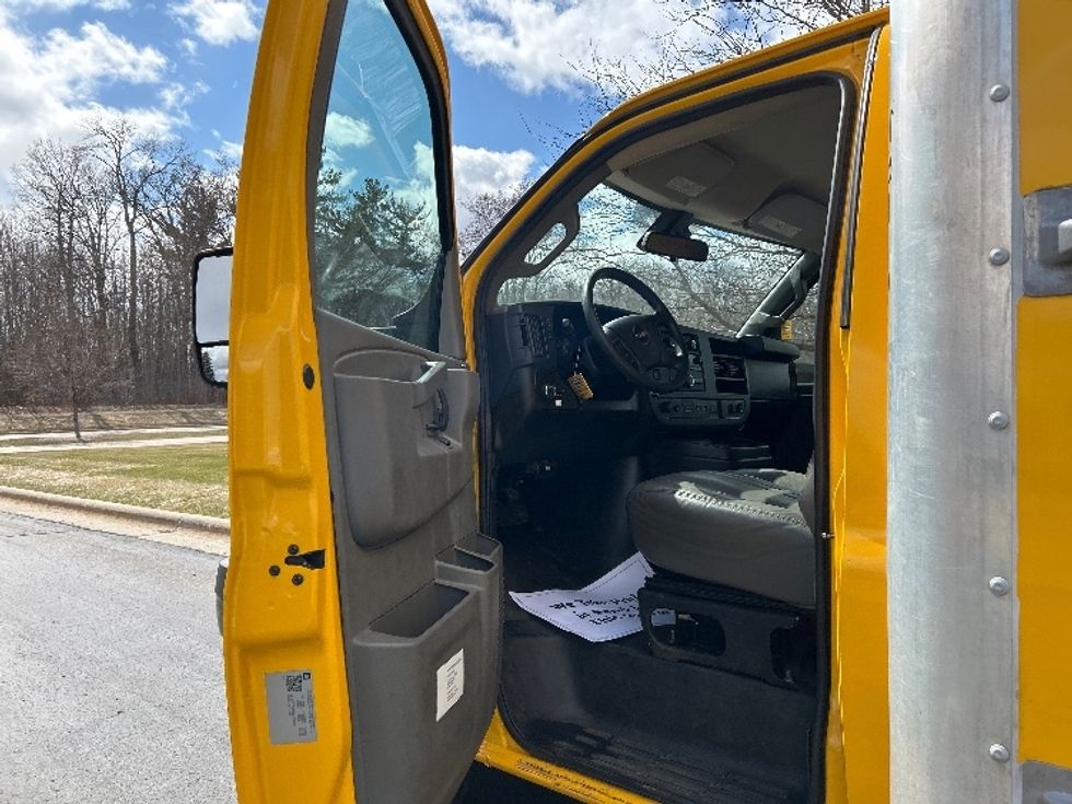 Light Duty Box Truck-Light and Medium Duty Trucks-GMC-2021-Savana G33903-Milwaukee-WI-100,413\n\t\tmiles-$ 27,750 - Image 15