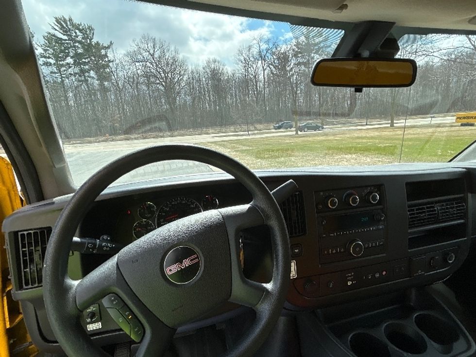 Light Duty Box Truck-Light and Medium Duty Trucks-GMC-2021-Savana G33903-Milwaukee-WI-100,413\n\t\tmiles-$ 27,750 - Image 17