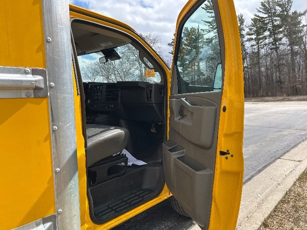 Light Duty Box Truck-Light and Medium Duty Trucks-GMC-2021-Savana G33903-Milwaukee-WI-100,413\n\t\tmiles-$ 27,750 - Image 19