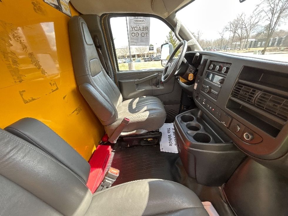 Light Duty Box Truck-Light and Medium Duty Trucks-GMC-2021-Savana G33903-Milwaukee-WI-100,413\n\t\tmiles-$ 27,750 - Image 21