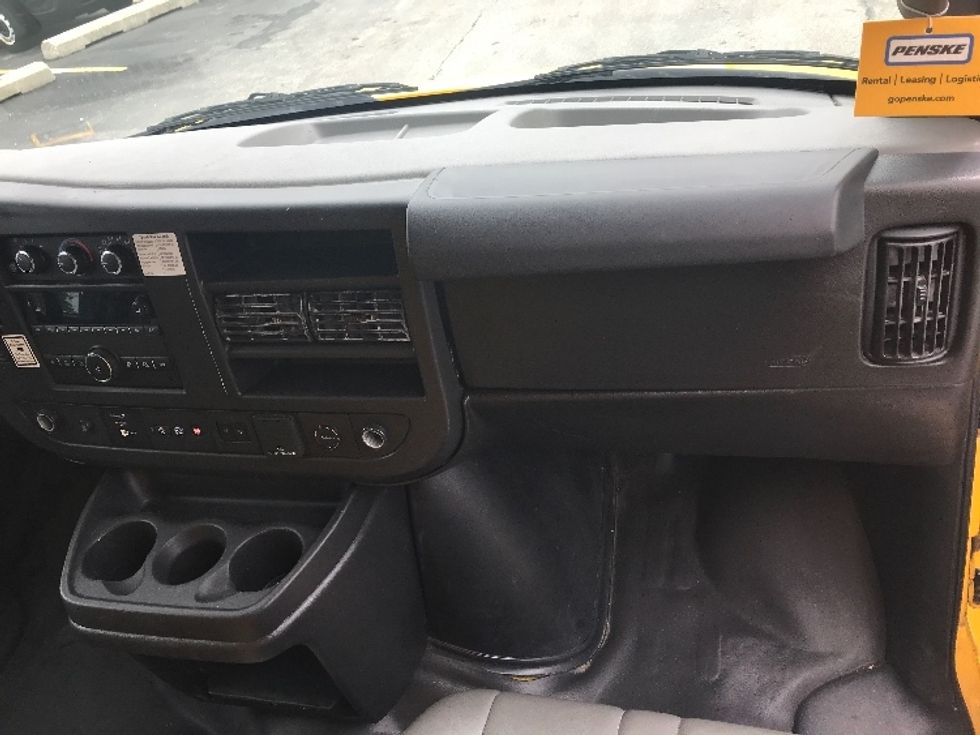 Light Duty Box Truck-Light and Medium Duty Trucks-GMC-2021-Savana G33903-Milwaukee-WI-101,301\n\t\tmiles-$ 27,500 - Image 21