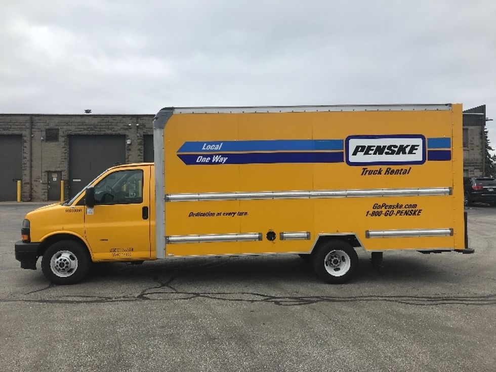 Light Duty Box Truck-Light and Medium Duty Trucks-GMC-2021-Savana G33903-Milwaukee-WI-101,301\n\t\tmiles-$ 27,500 - Image 4