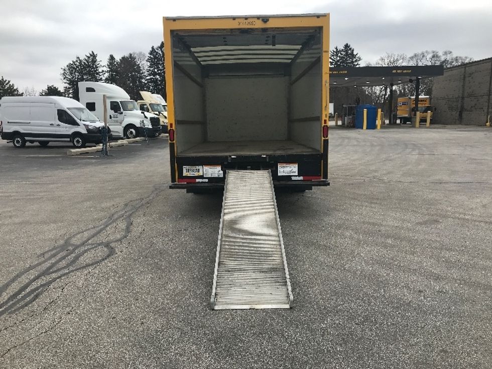 Light Duty Box Truck-Light and Medium Duty Trucks-GMC-2021-Savana G33903-Milwaukee-WI-101,301\n\t\tmiles-$ 27,500 - Image 9