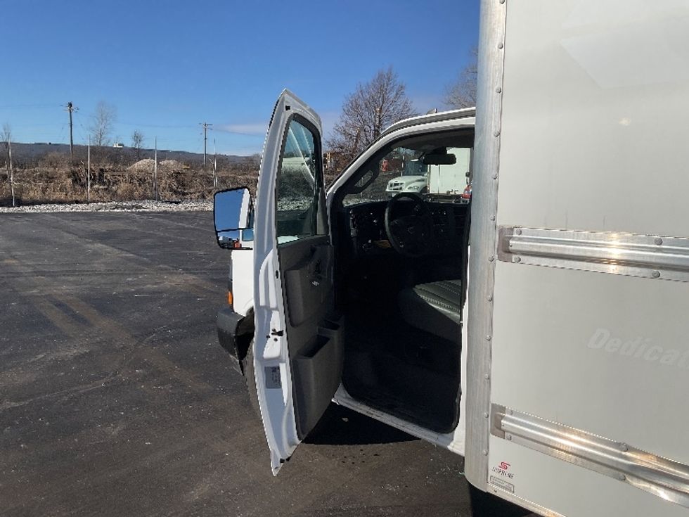 Light Duty Box Truck-Light and Medium Duty Trucks-GMC-2021-Savana G33903-Milwaukee-WI-102,260\n\t\tmiles-$ 29,750 - Image 14