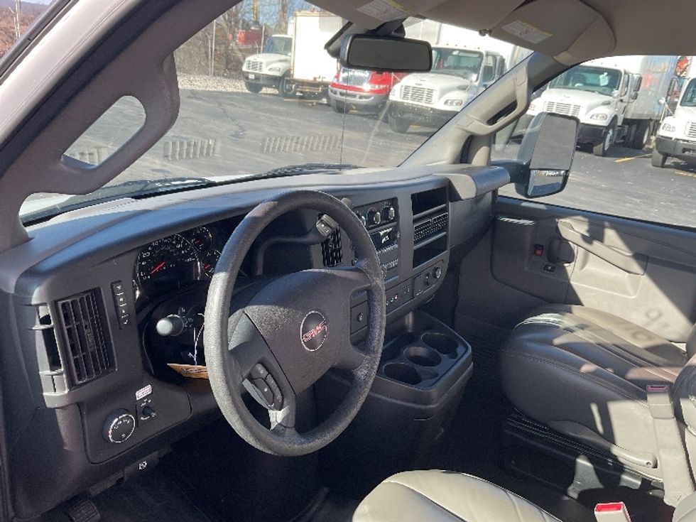 Light Duty Box Truck-Light and Medium Duty Trucks-GMC-2021-Savana G33903-Milwaukee-WI-102,260\n\t\tmiles-$ 29,750 - Image 15