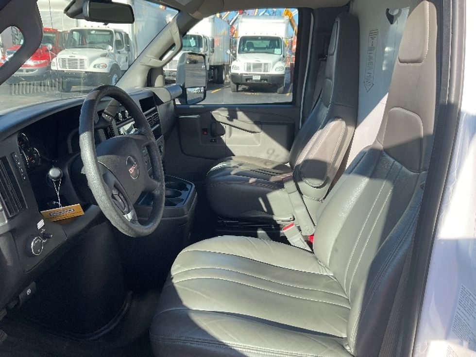 Light Duty Box Truck-Light and Medium Duty Trucks-GMC-2021-Savana G33903-Milwaukee-WI-102,260\n\t\tmiles-$ 29,750 - Image 17