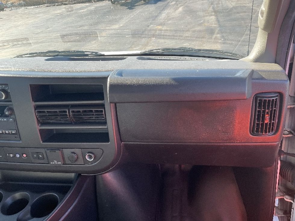 Light Duty Box Truck-Light and Medium Duty Trucks-GMC-2021-Savana G33903-Milwaukee-WI-102,260\n\t\tmiles-$ 29,750 - Image 19