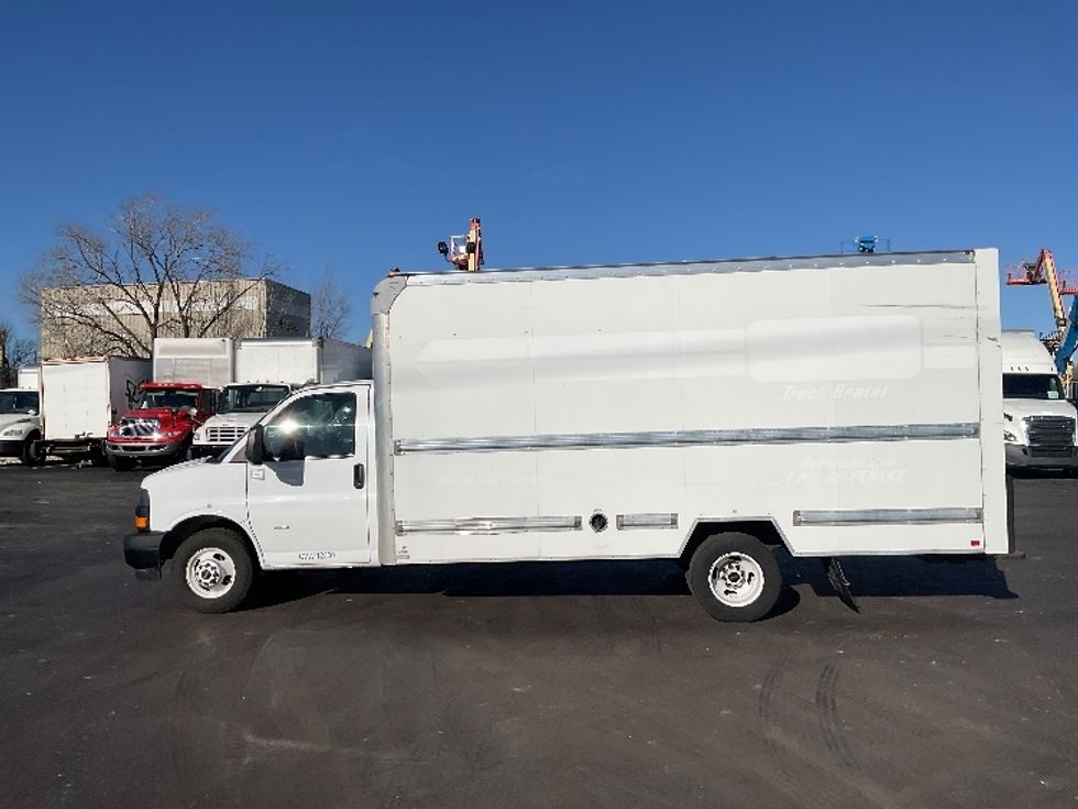 Light Duty Box Truck-Light and Medium Duty Trucks-GMC-2021-Savana G33903-Milwaukee-WI-102,260\n\t\tmiles-$ 29,750 - Image 4