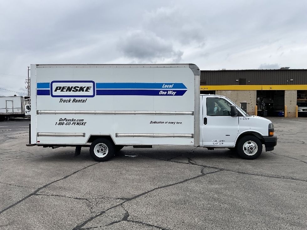 Light Duty Box Truck-Light and Medium Duty Trucks-GMC-2021-Savana G33903-Milwaukee-WI-105,800\n\t\tmiles-$ 26,750 - Image 12