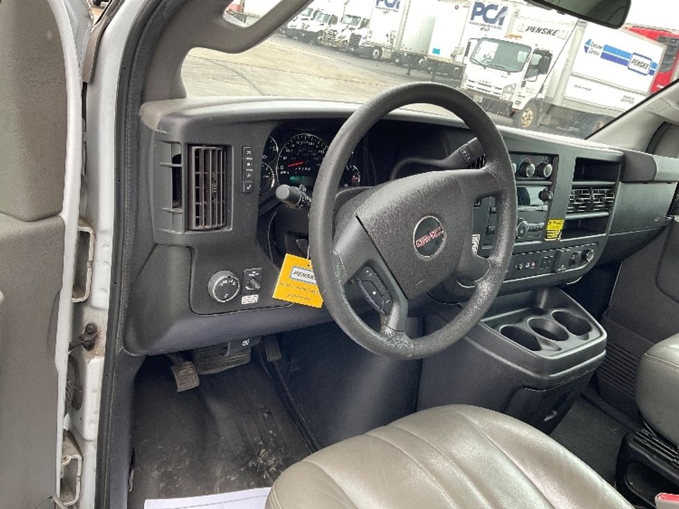 Light Duty Box Truck-Light and Medium Duty Trucks-GMC-2021-Savana G33903-Milwaukee-WI-105,800\n\t\tmiles-$ 26,750 - Image 14