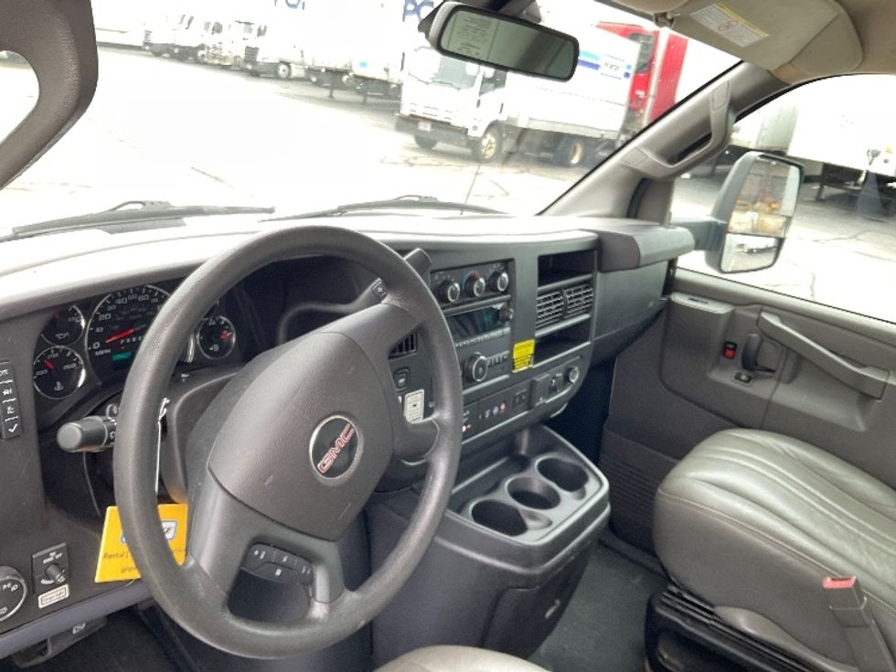 Light Duty Box Truck-Light and Medium Duty Trucks-GMC-2021-Savana G33903-Milwaukee-WI-105,800\n\t\tmiles-$ 26,750 - Image 15