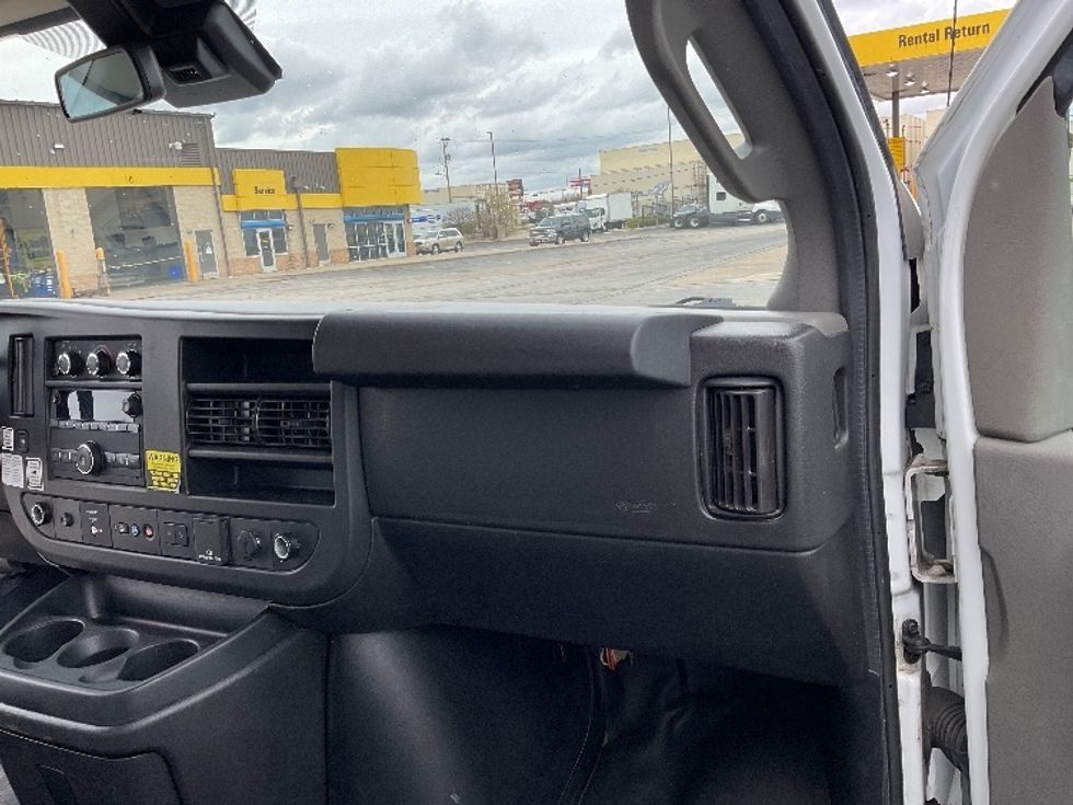 Light Duty Box Truck-Light and Medium Duty Trucks-GMC-2021-Savana G33903-Milwaukee-WI-105,800\n\t\tmiles-$ 26,750 - Image 18