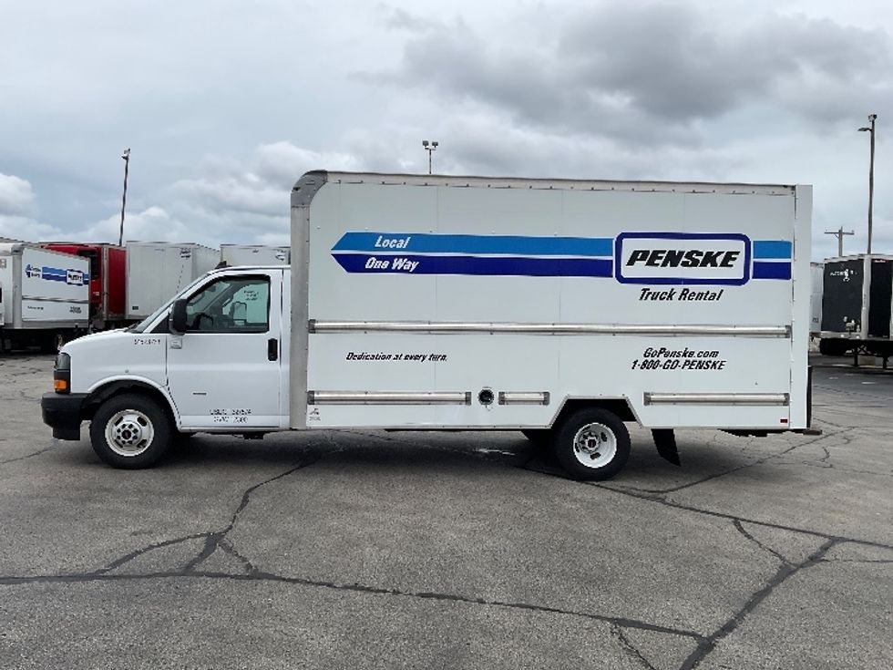 Light Duty Box Truck-Light and Medium Duty Trucks-GMC-2021-Savana G33903-Milwaukee-WI-105,800\n\t\tmiles-$ 26,750 - Image 4