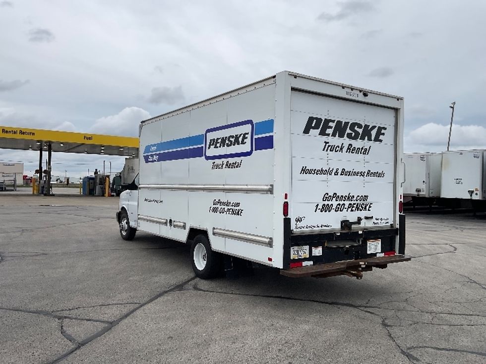 Light Duty Box Truck-Light and Medium Duty Trucks-GMC-2021-Savana G33903-Milwaukee-WI-105,800\n\t\tmiles-$ 26,750 - Image 5