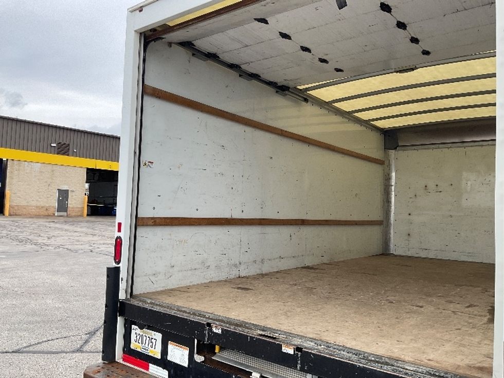 Light Duty Box Truck-Light and Medium Duty Trucks-GMC-2021-Savana G33903-Milwaukee-WI-105,800\n\t\tmiles-$ 26,750 - Image 9