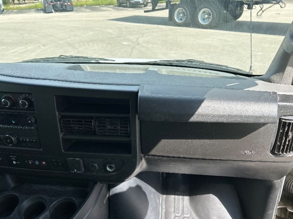 Light Duty Box Truck-Light and Medium Duty Trucks-GMC-2021-Savana G33903-Milwaukee-WI-109,970\n\t\tmiles-$ 28,500 - Image 19