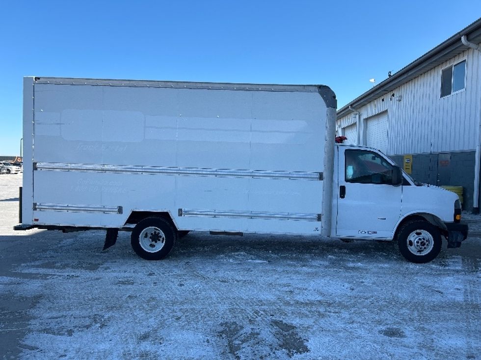 Light Duty Box Truck-Light and Medium Duty Trucks-GMC-2021-Savana G33903-Milwaukee-WI-114,695\n\t\tmiles-$ 28,250 - Image 15