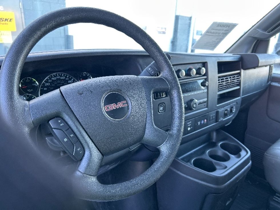 Light Duty Box Truck-Light and Medium Duty Trucks-GMC-2021-Savana G33903-Milwaukee-WI-114,695\n\t\tmiles-$ 28,250 - Image 17