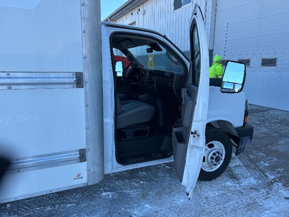Light Duty Box Truck-Light and Medium Duty Trucks-GMC-2021-Savana G33903-Milwaukee-WI-114,695\n\t\tmiles-$ 28,250 - Image 20