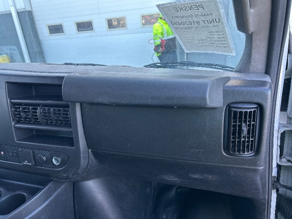 Light Duty Box Truck-Light and Medium Duty Trucks-GMC-2021-Savana G33903-Milwaukee-WI-114,695\n\t\tmiles-$ 28,250 - Image 21