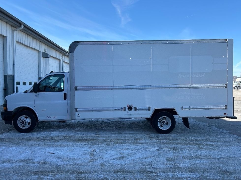Light Duty Box Truck-Light and Medium Duty Trucks-GMC-2021-Savana G33903-Milwaukee-WI-114,695\n\t\tmiles-$ 28,250 - Image 4