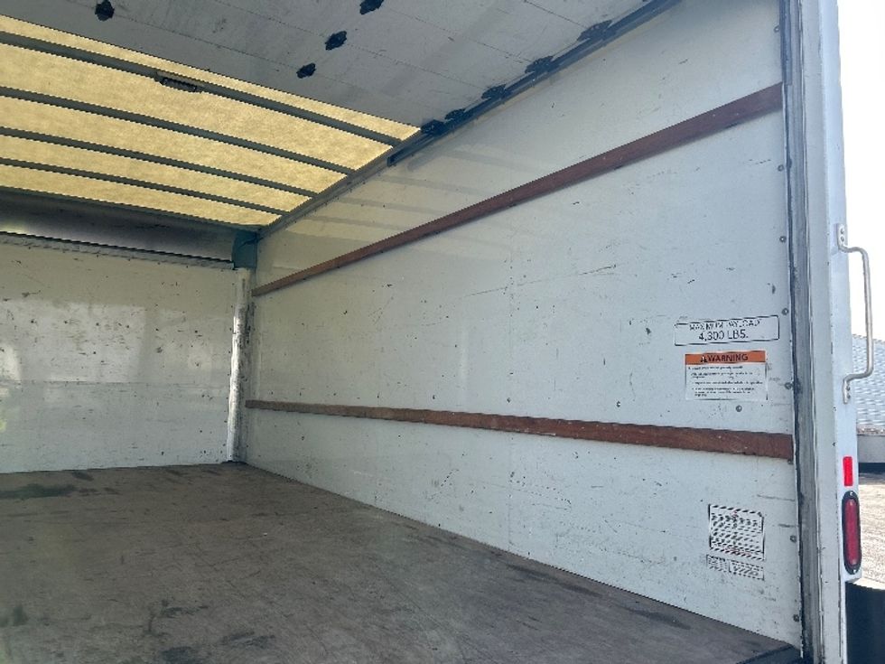 Light Duty Box Truck-Light and Medium Duty Trucks-GMC-2021-Savana G33903-Milwaukee-WI-120,017\n\t\tmiles-$ 27,500 - Image 11