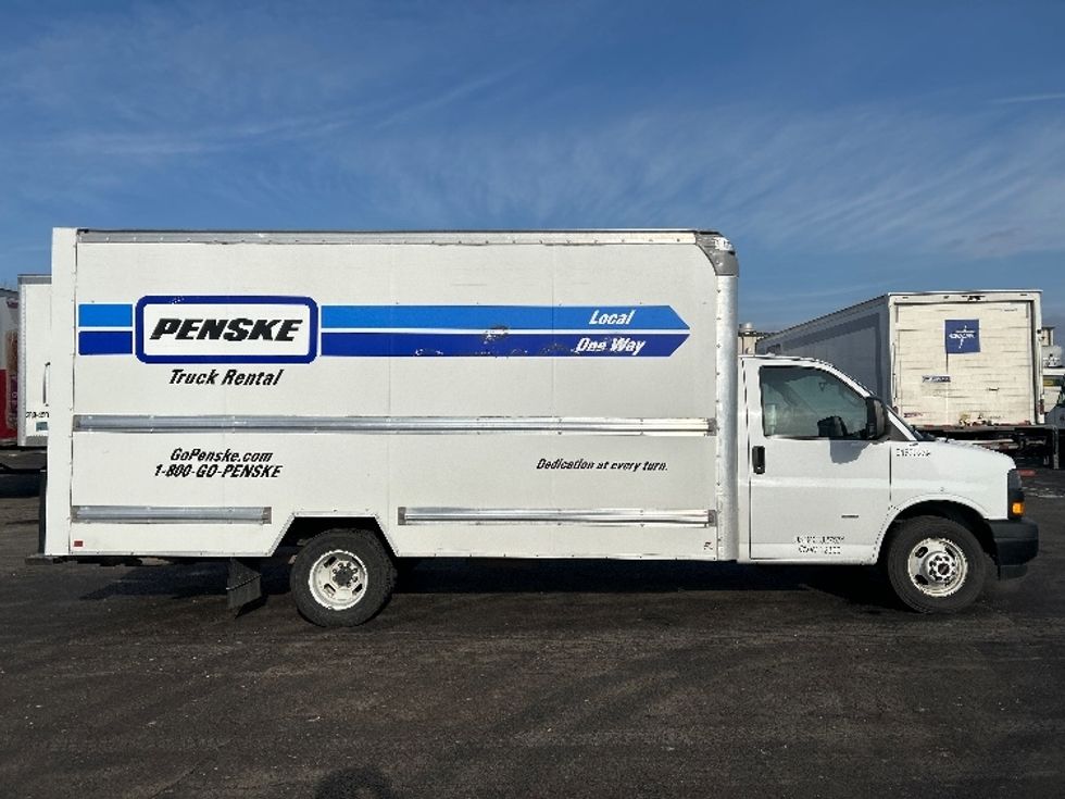 Light Duty Box Truck-Light and Medium Duty Trucks-GMC-2021-Savana G33903-Milwaukee-WI-120,017\n\t\tmiles-$ 27,500 - Image 14