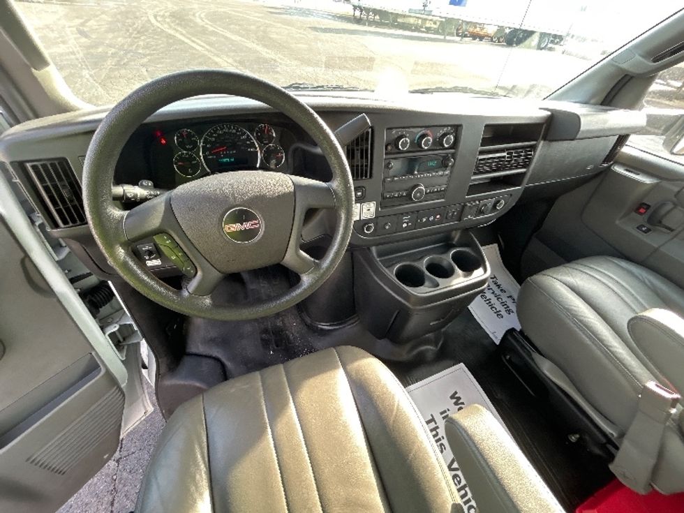 Light Duty Box Truck-Light and Medium Duty Trucks-GMC-2021-Savana G33903-Milwaukee-WI-120,017\n\t\tmiles-$ 27,500 - Image 17