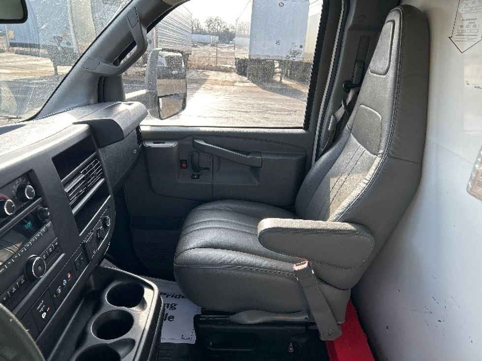 Light Duty Box Truck-Light and Medium Duty Trucks-GMC-2021-Savana G33903-Milwaukee-WI-120,017\n\t\tmiles-$ 27,500 - Image 18
